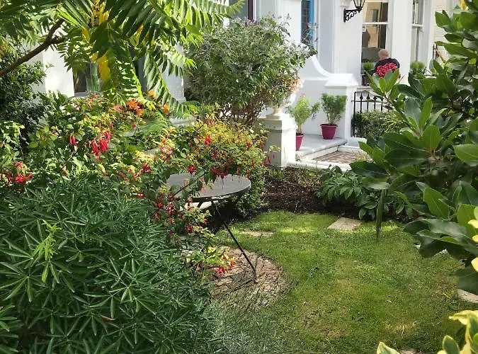 Victorian Apartment 5 Mins From The Sea